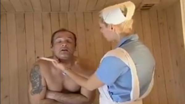 Медсестра в бане проверила и помогла улучшить здоровье грубого мужика фото